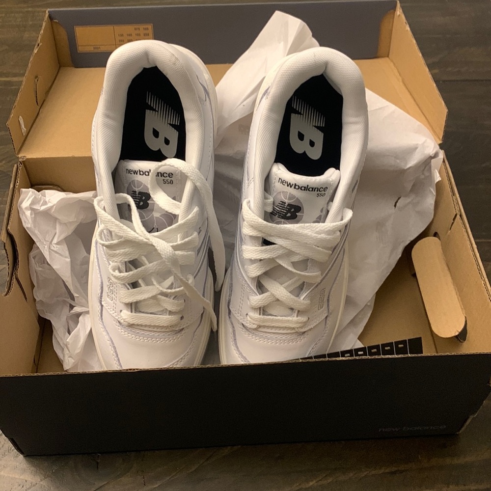 Brand New Unworn New Balance 550’s !!! Hot Hard af to find. Unisex m6 w7.5.